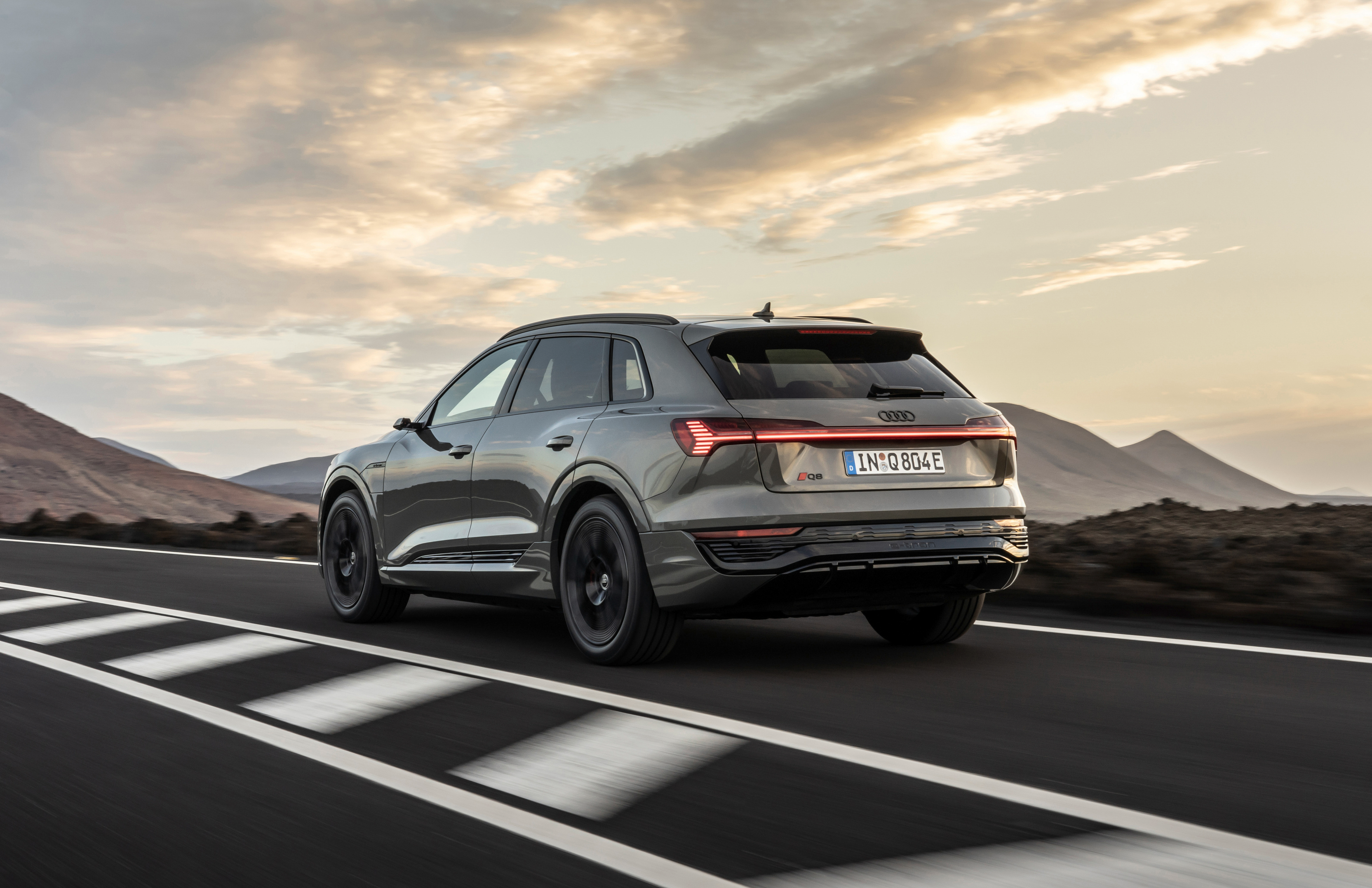 Audi Q8 E-tron | první elektrické Audi | nové SUV | model 2024 | první objednávky do výroby | objednání online |  online autosalon AUTOiBUY.COM